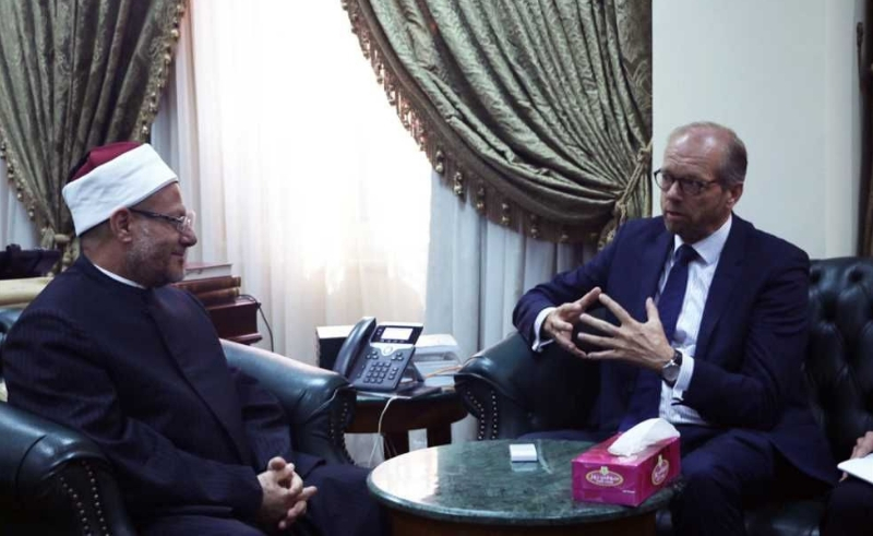 Dutch ambassador meets with grand mufti and apologises for cartoon contest of prophet Mohamed.