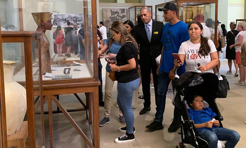 Keylor Navas visits Egyptian museum 