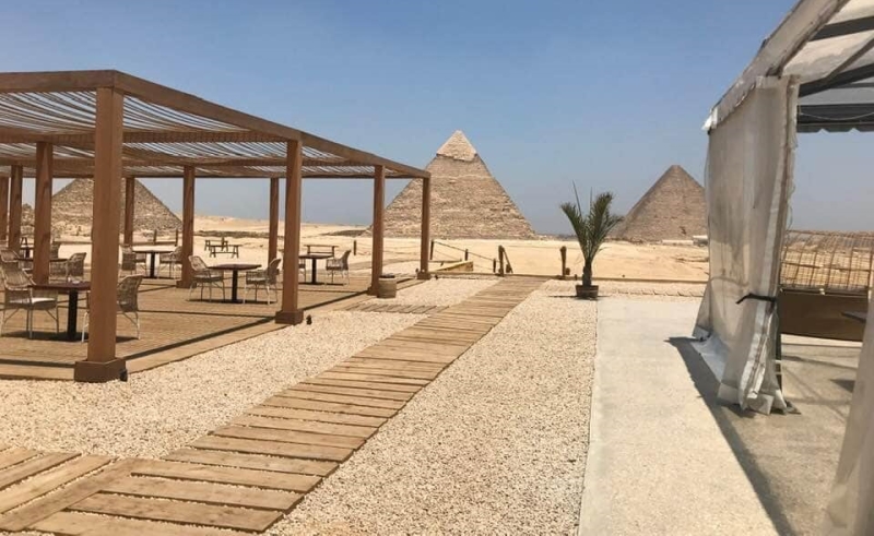 9 pyramids lounge