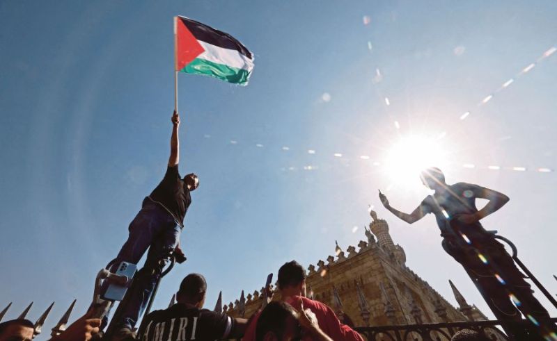Al Azhar Begins Disbursement of Cash Support to Palestinian Students