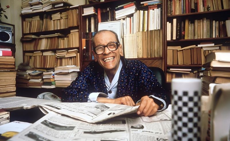Naguib Mahfouz's Daughter Donates His Private Library