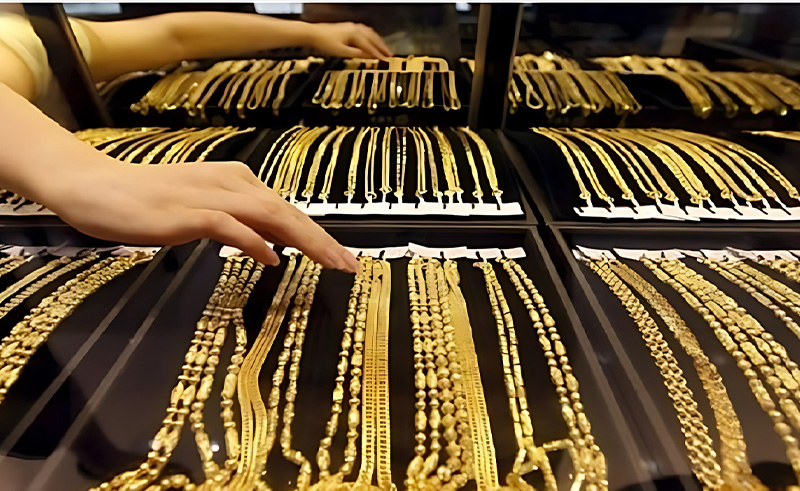 Gold Prices Reach Record High of USD 110 Per 21k Gram