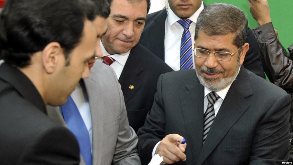 Gov Backs Morsi Group Talks 