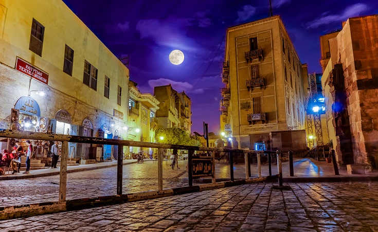 11 Insanely Beautiful Supermoon Photos Captured in Egypt 