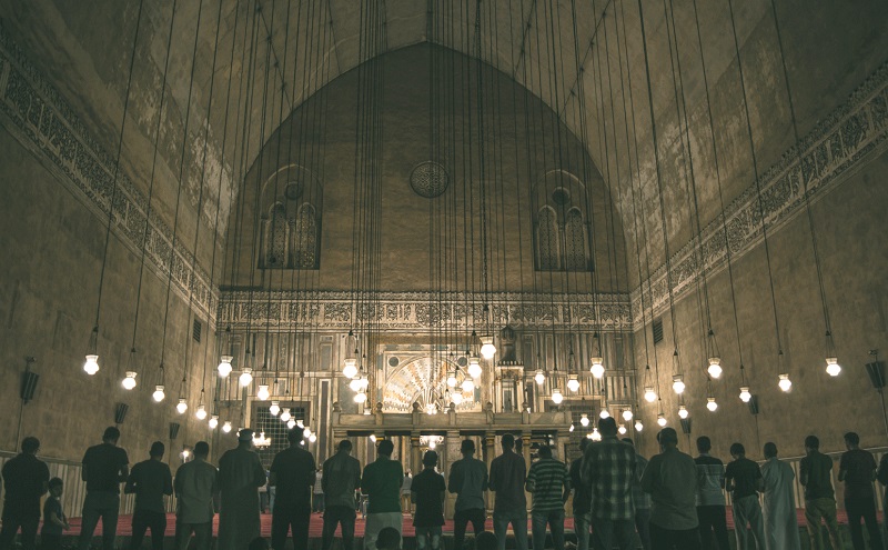 9 Gorgeous Photos of Worshippers during Night Prayers at Cairo's Iconic Sultan Hassan Mosque