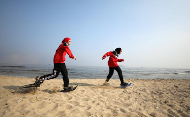 Special Olympics Athletes Use Sand to Train for Snowshoeing Tournaments 